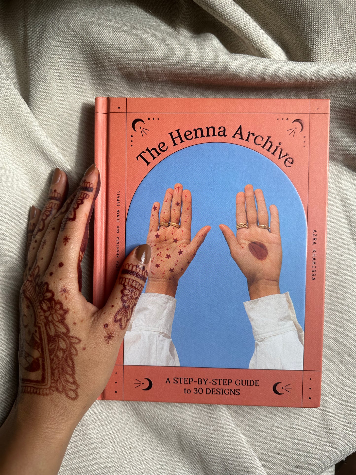 Henna Archive: A Step-by-Step Guide to 30 Designs by Dr Azra Khamisa